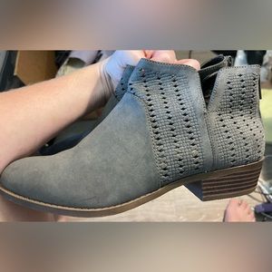 Torrid Size 9WW (Extra Wide) Like New Gray V-Cut Ankle Bootie
